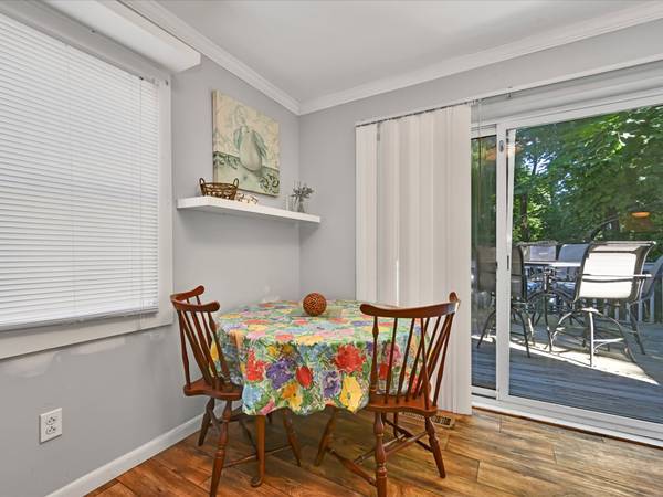 Building Photo - 20 Elm Ave