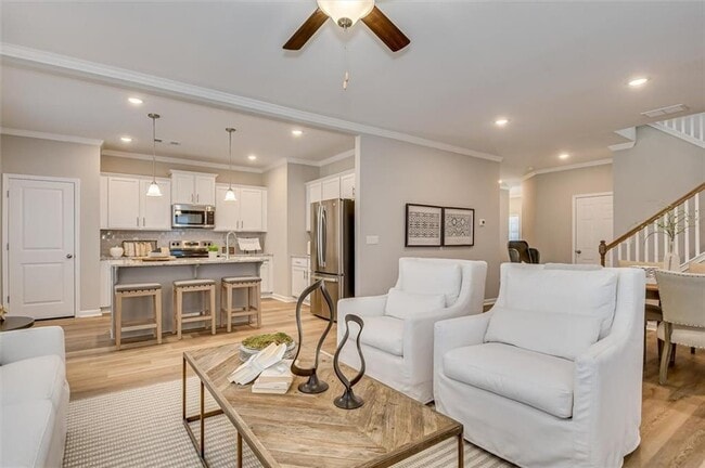 Building Photo - 105 Essence Dr