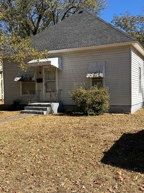 Building Photo - 2026 S Hooker St