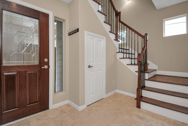 Building Photo - 1137 W 24th St