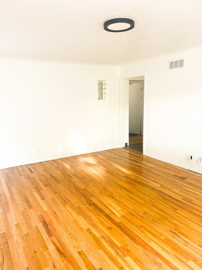 Building Photo - 1721 S Shoshone St