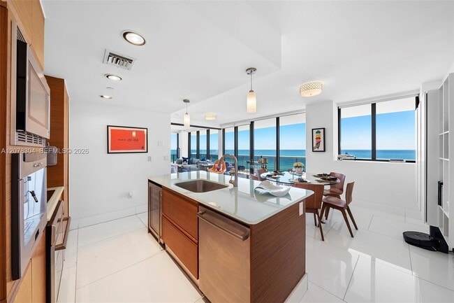 Building Photo - 5875 Collins Ave