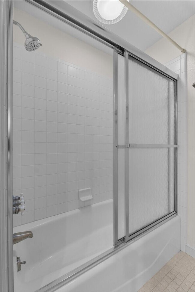 Building Photo - 3824 Gaines Dr