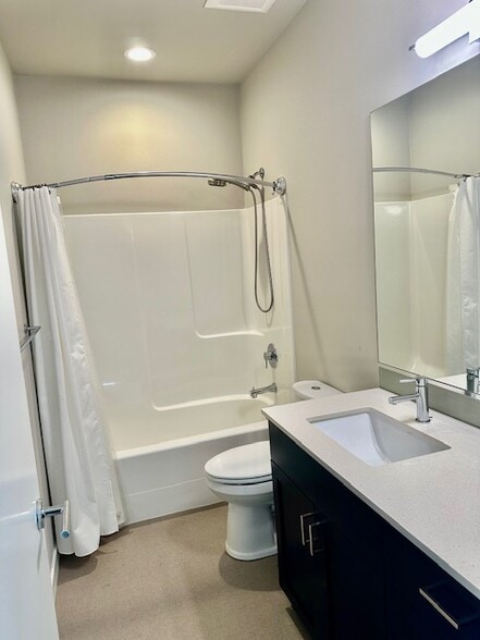 guest full bath - 2101 NE 88th St