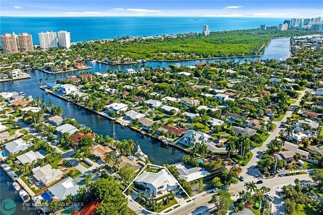 Building Photo - 2416 Bayview Dr