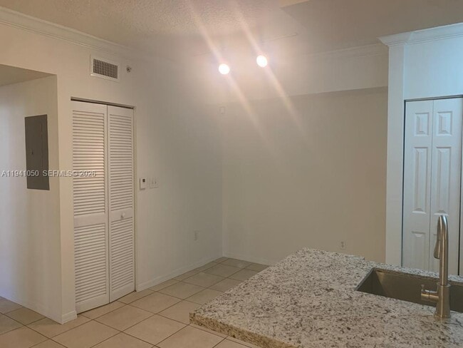 Building Photo - 220 SW 116th Ave