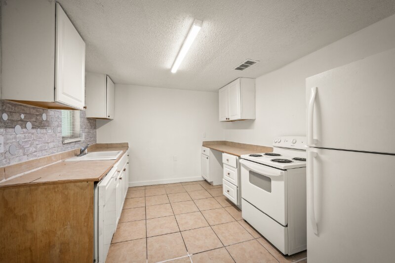 Building Photo - 304 Bernard Rd