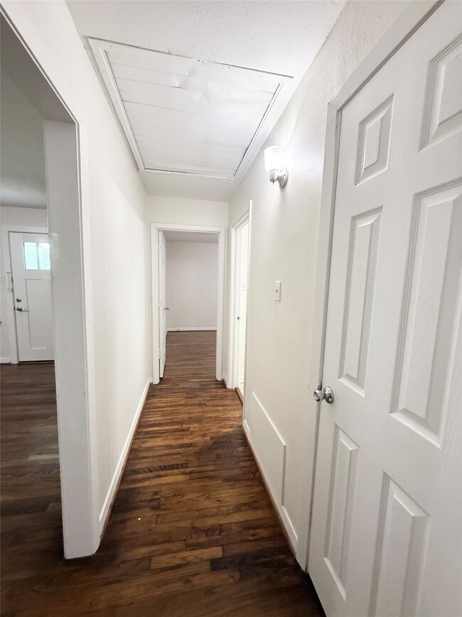 Building Photo - 824 S Anderson St