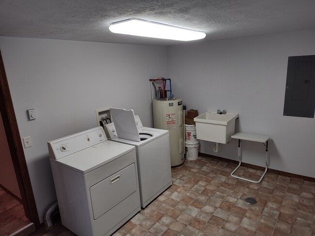 Building Photo - 5710 S Shore Dr