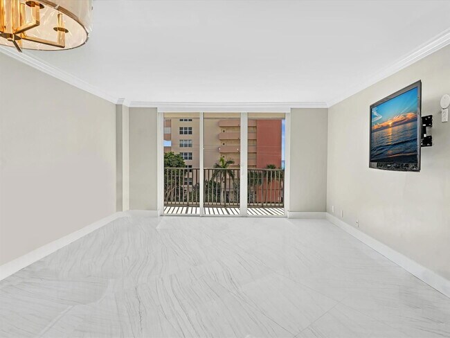 Building Photo - 1150 Hillsboro Mile Apt #1150, Hillsboro B...