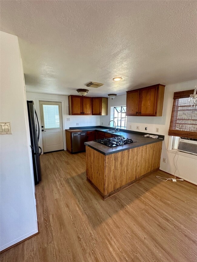 Building Photo - 124 7th St