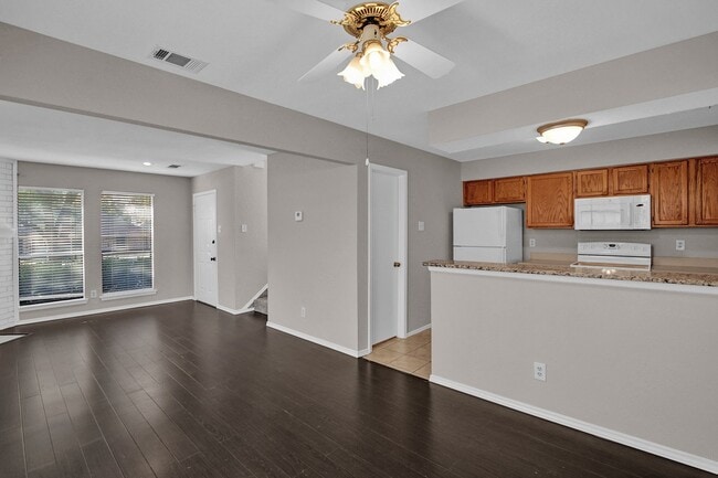 Building Photo - 7640 Kings Ridge Rd