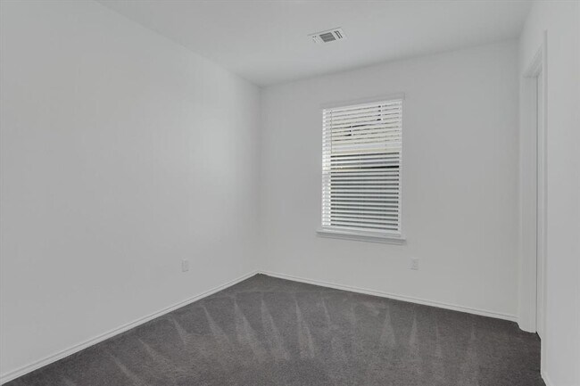 Building Photo - 661 Pickrell Lp