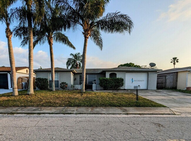 Building Photo - 3136 Pinon Dr