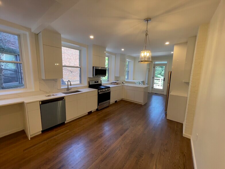 Building Photo - 1716 Beacon St