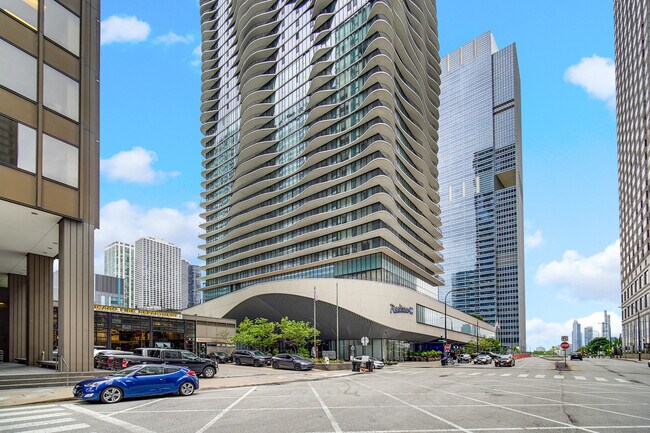 Building Photo - 225 N Columbus Dr