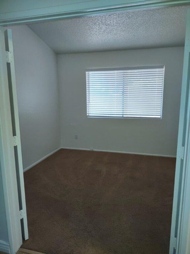 Building Photo - Suncrest Villas East