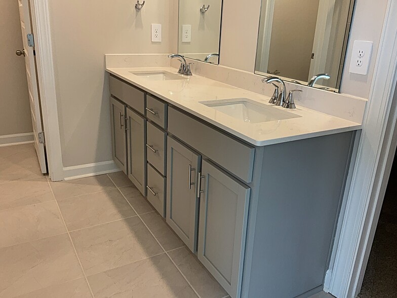 Building Photo - 210 Granby Trl