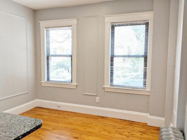 Building Photo - 41 Ivaloo St