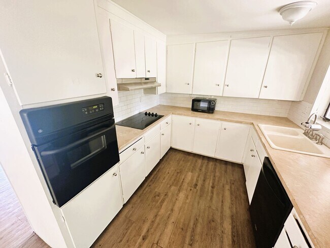 Building Photo - Spacious RANCH Home Available Now! Finishe...