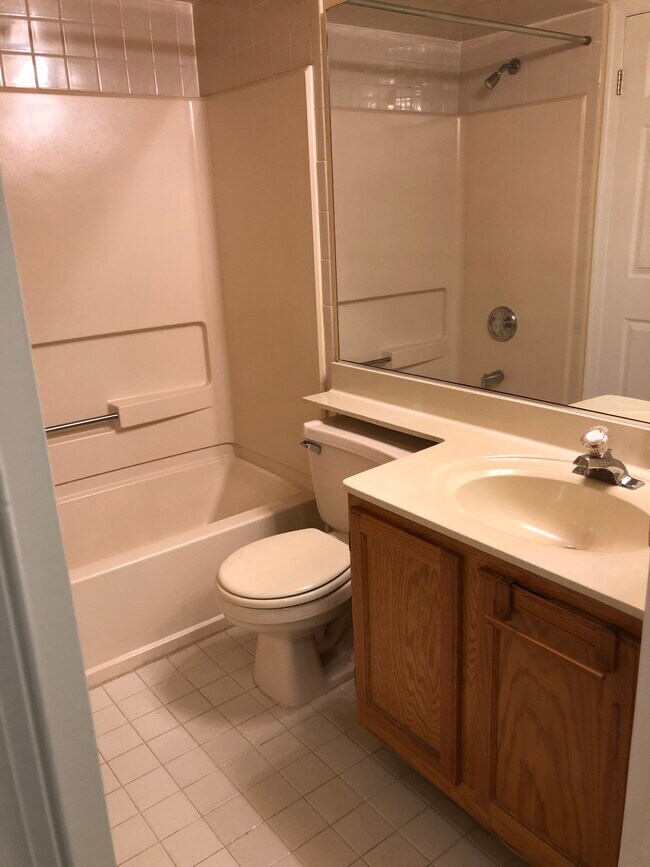 Building Photo - 433 Waterford Dr
