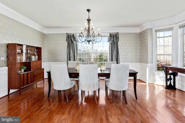 Building Photo - Tenant is in process of moving. Excuse us for the mess. the house will be completely ready once t...