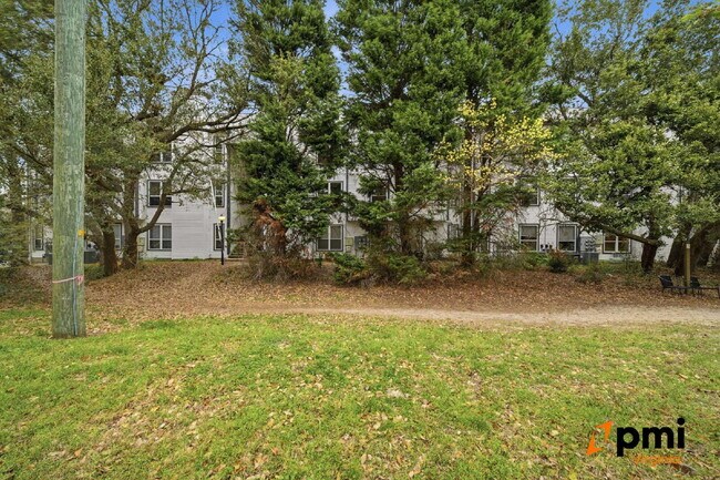 Building Photo - Immaculate 2 Bedroom 2 Bath Condo- Shore Drive