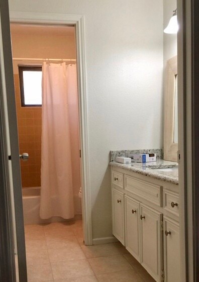 Upstairs Bathroom - 6106 Vance Jackson Rd