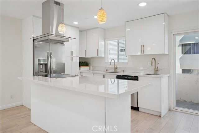 Building Photo - 5330 Zelzah Ave