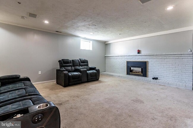 Building Photo - 12212 Birchview Dr