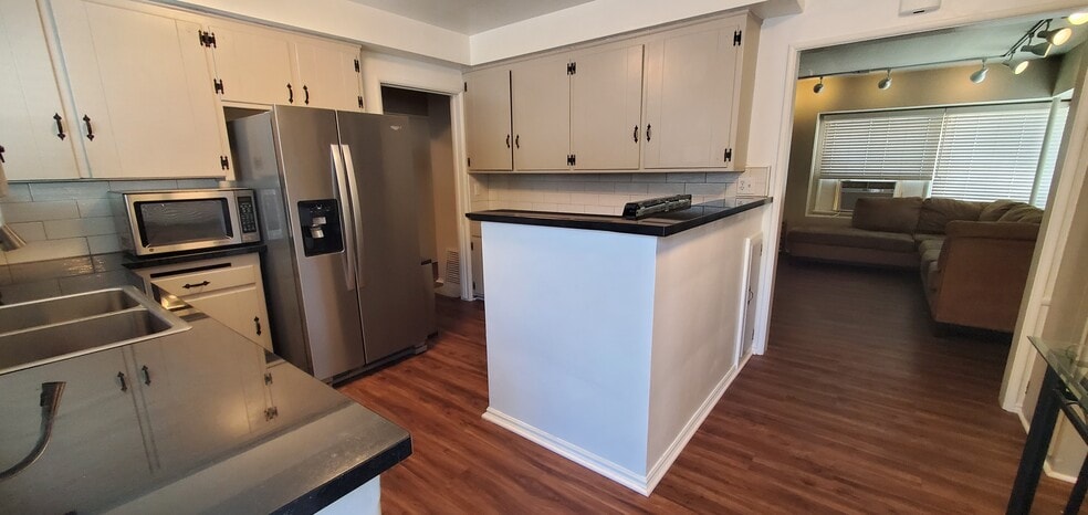 Building Photo - 5313 Radford Ave