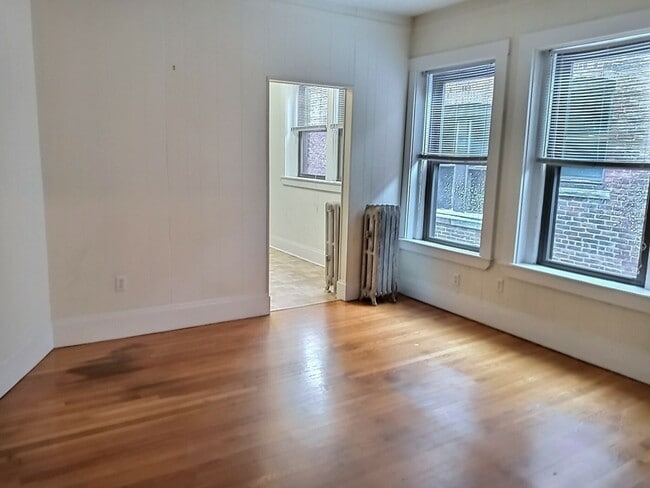 Building Photo - 1390 Beacon St