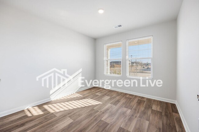 Building Photo - 1302 Willow Oaks Wy