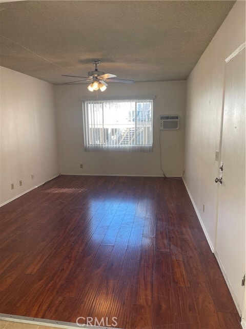 Building Photo - 15 E Los Higos St