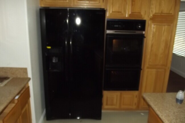 Building Photo - Swimming pool and spa