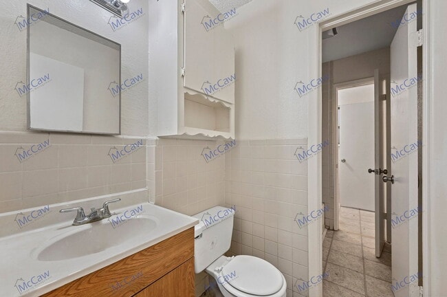 Building Photo - 3532 Hilton Dr