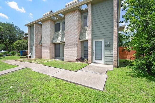 Building Photo - 6410 Chimney Creek Cir