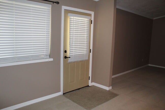 Building Photo - 3 bed 2 bath Home in Port Orange