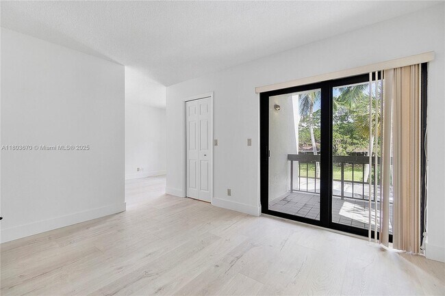 Building Photo - 398 Fern Dr