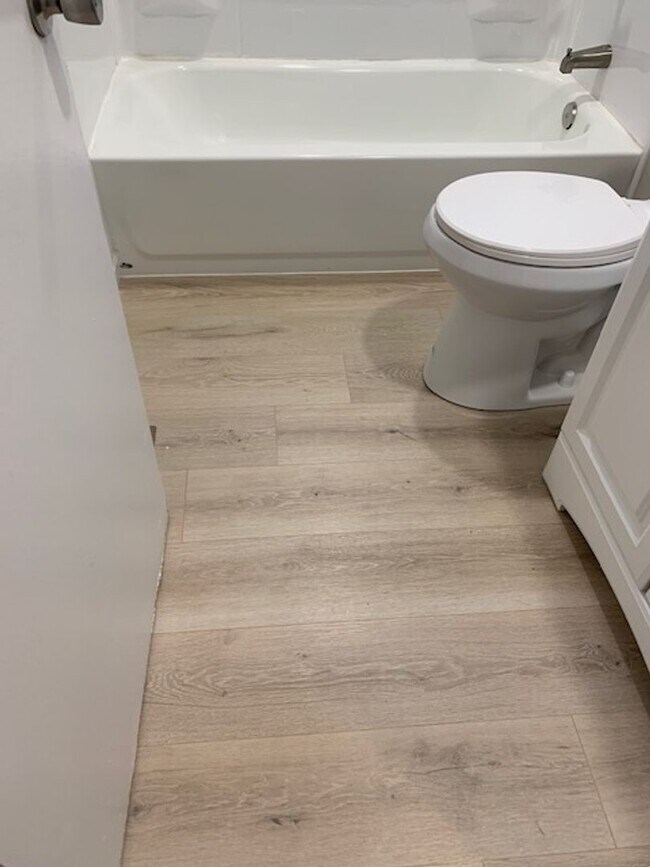 Building Photo - Cape Cod on Clay Mills Road!   251104