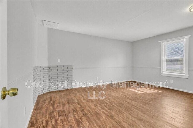 Building Photo - 2130 E 83rd St