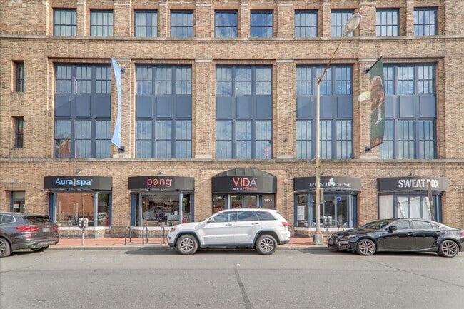 Building Photo - Modern 2BR 2BA Apartment in Columbia Heights