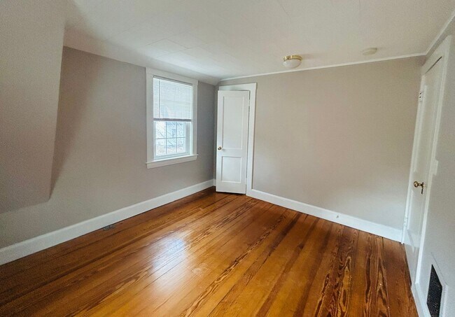 Building Photo - 2-Bedroom Apartment in Atlantic Heights| Close to Downtown Portsmouth| Heat Included!