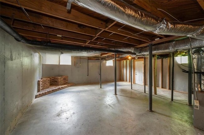 Building Photo - 2061 Mulkey Rd SW
