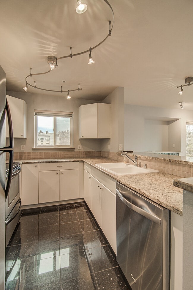 Building Photo - Top floor corner one-bedroom in the heart of it all, don't miss out, tour today!