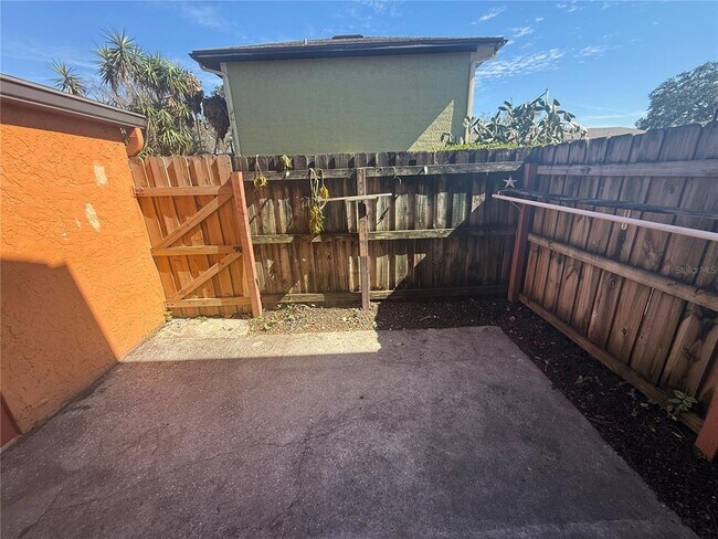 Building Photo - 3355 Riverview Way