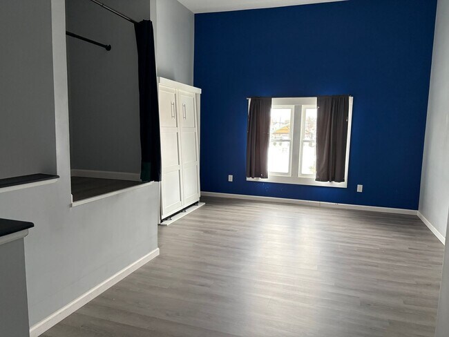 Building Photo - 153 1/2 S Main St.