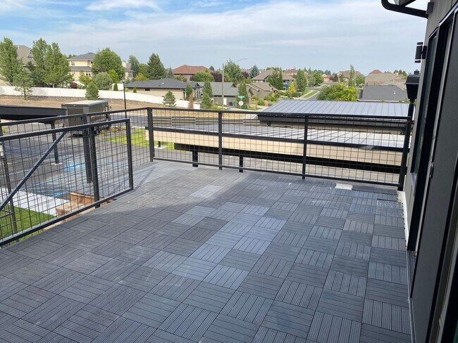 Building Photo - Modern 1 Bed, 2 Bath with Rooftop Patio! **Available to view 5/20**
