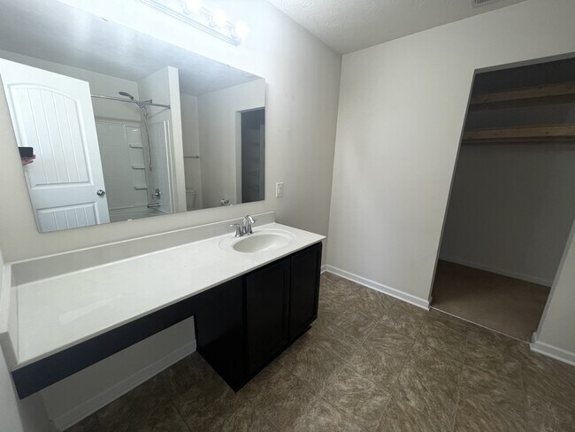 Building Photo - 985 Shenandoah Way
