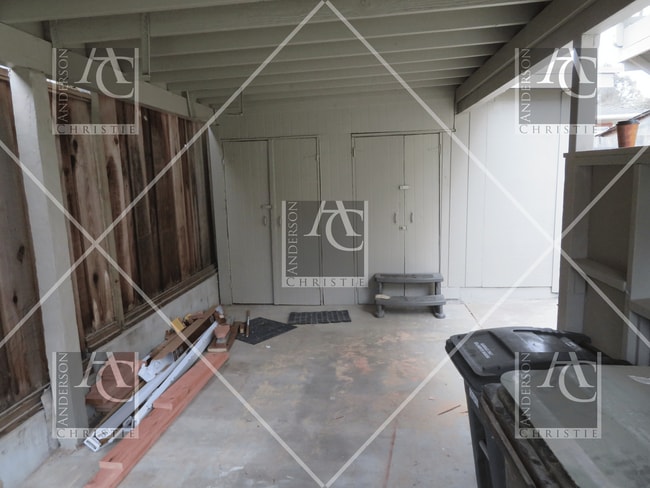 Building Photo - 3 bed 1.5 bath Home upper westside